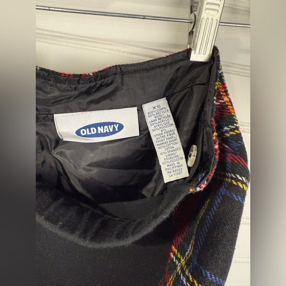 Old Navy Plaid Maternity skirt. Size XS - Picture 4 of 6